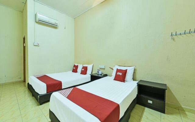 OYO 90706 Empire Inn 2