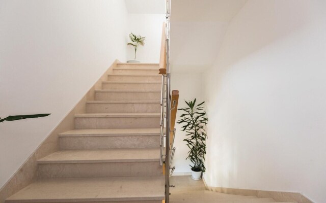 Beautiful Home in Makarska With Wifi and 2 Bedrooms