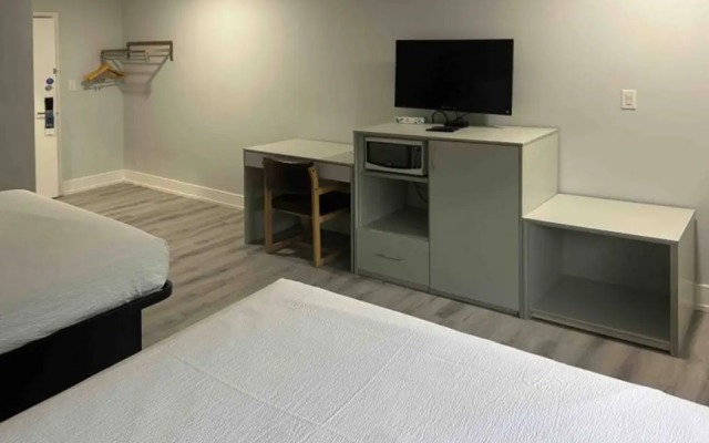 Howard Johnson Cornwall