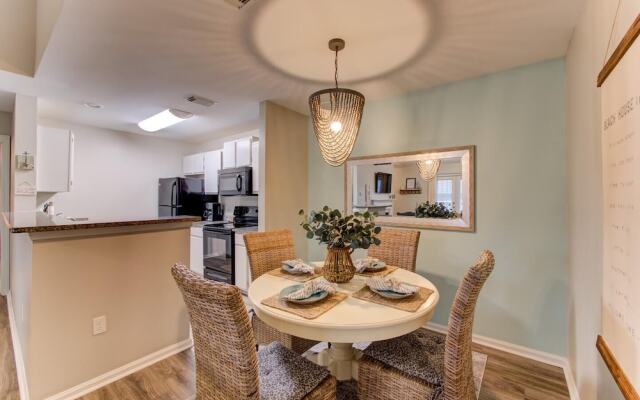 Full Condo w/ Pool & Gym, Sleeps 4