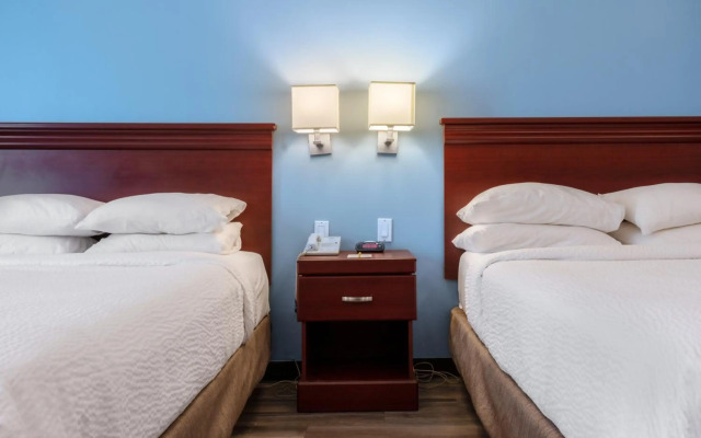 Days Inn by Wyndham Hamilton