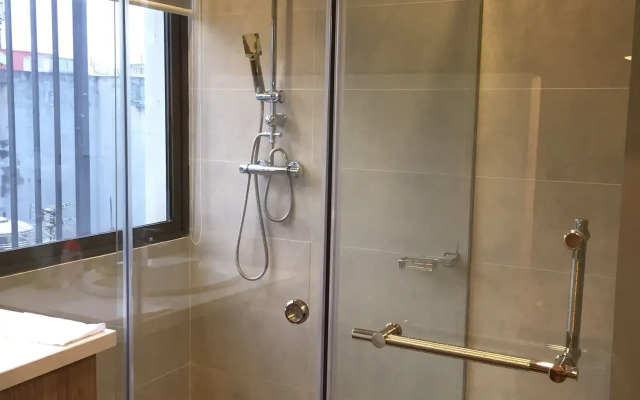 Unique Serviced Apartment