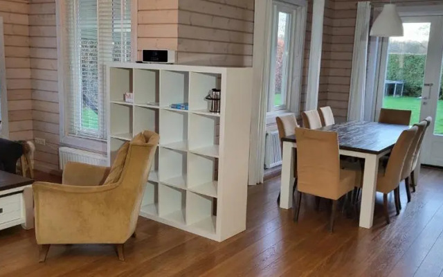 The Black House - Luxurious Holiday Villa Zeewolde