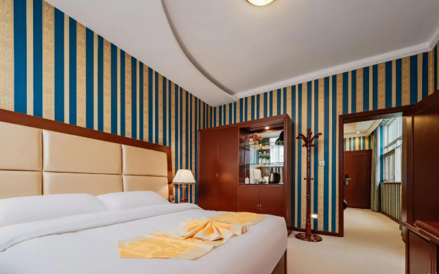 Longma Hotel