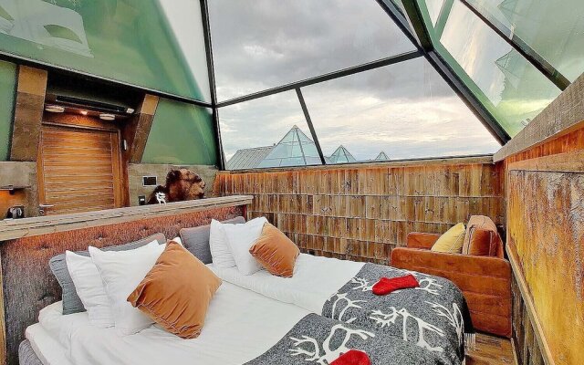 Aurora Pyramid Glass Igloos