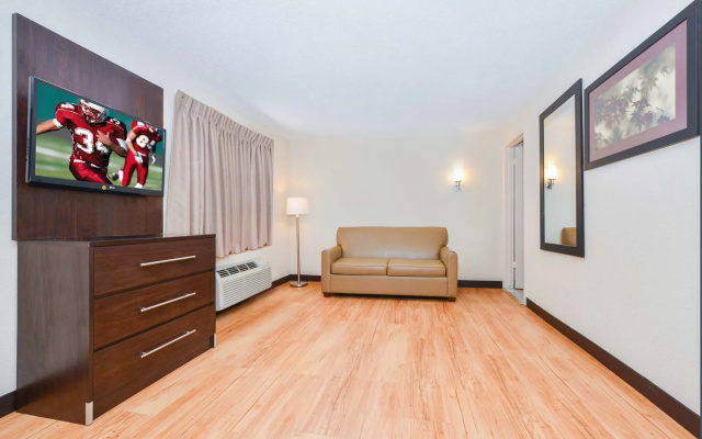 Red Roof Inn PLUS+ & Suites Guilford