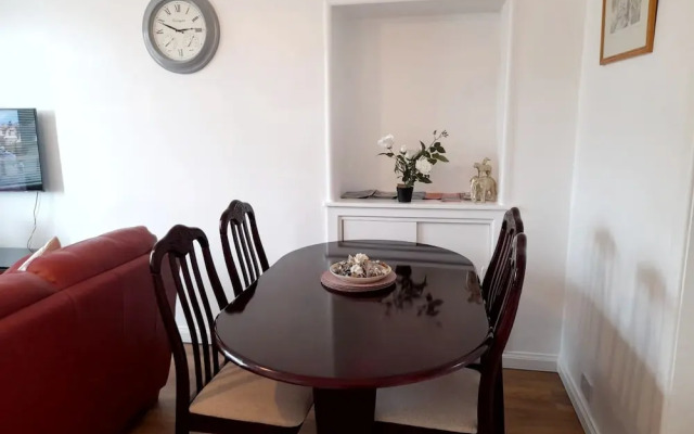 House-3br-garden-parking-near Inverness Castle