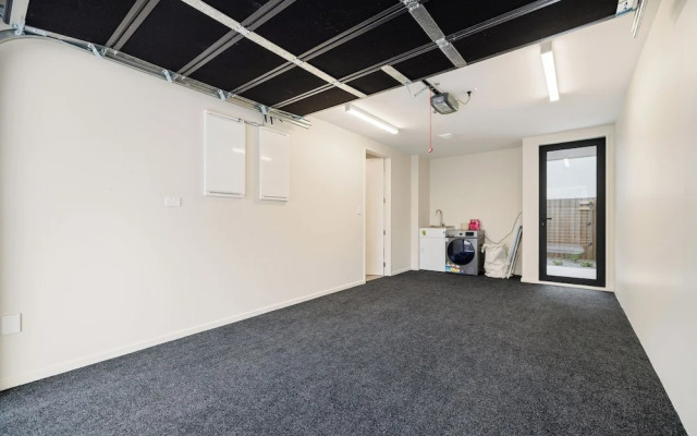 Close to Stadium 3 BR with Garage – Unit 1