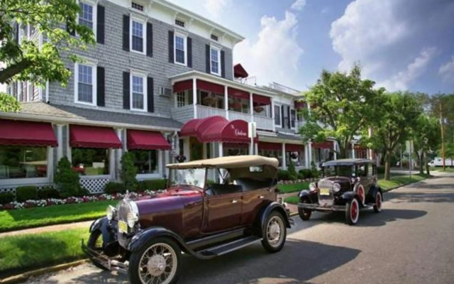 Chateau Inn and Suites