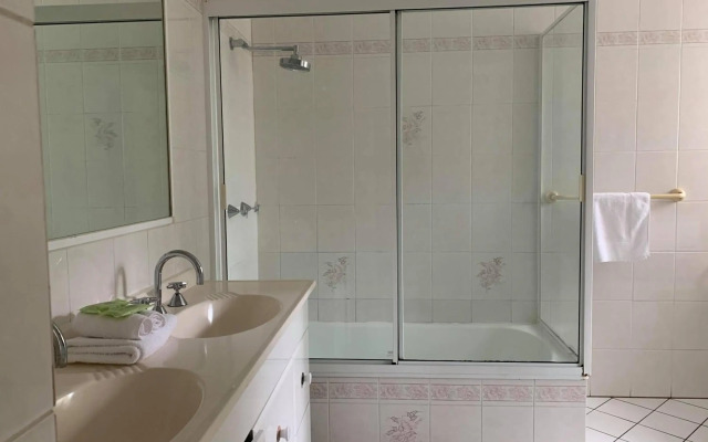 Koala Court Holiday Apartments