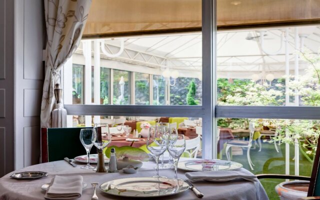 Chromatics Hotel & Restaurant The Hill Club by happyculture