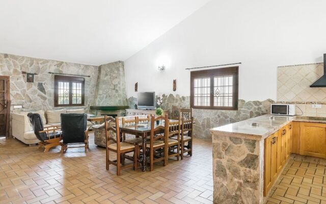 Chalet con Piscina Privada cerca del pueblo