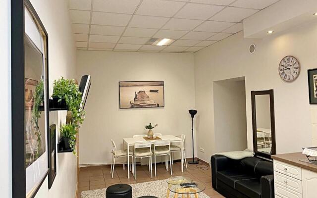 City Centre 3BD Apartment by Hostlovers