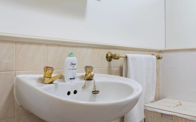 Covent Garden: Bright and Charming 2bed Flat