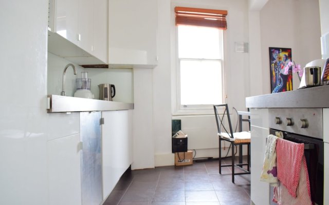 1 Bed Flat With Roof Terrace