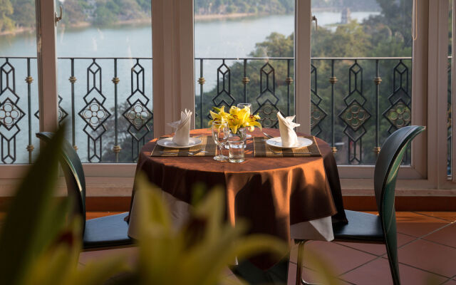 Lakeside Palace Hotel