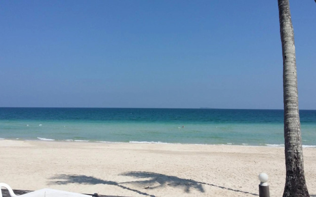 Nana Beach Hotel