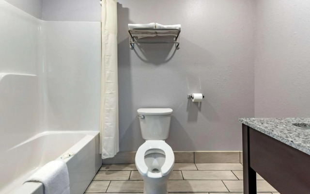 Quality Inn & Suites Evansville Downtown