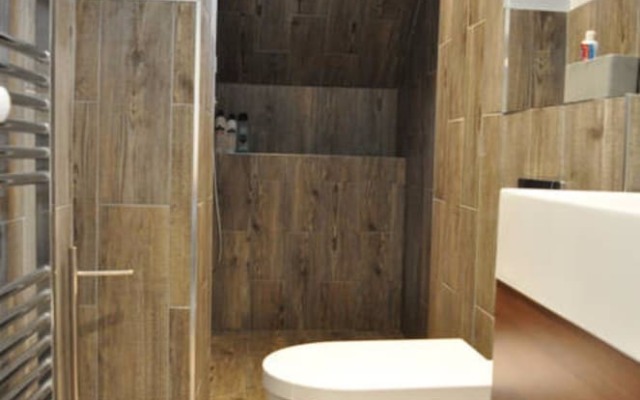 Spacious 2 Bedroom Flat With Garden