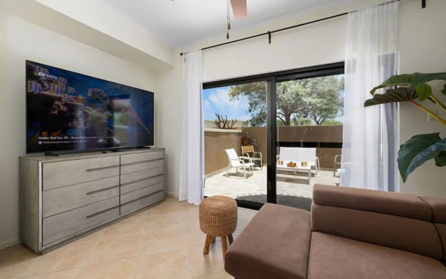 Upscale Gated Community Oasis Close to the Beach