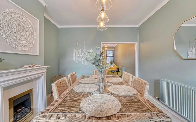 Host Stay Barton Road House