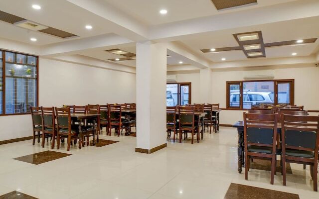 Capital O 49135 Sri Simran Park Hotel