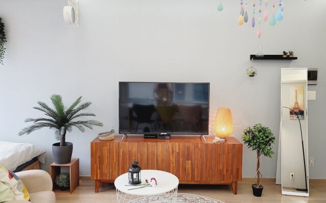 F-1 Radi'S House
