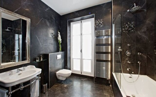 Rue Honore Chevalier - Two Bedroom Apartment
