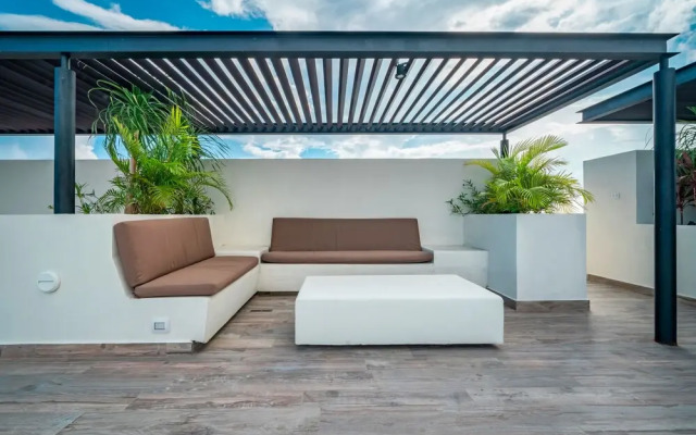 2 BR Condo Rooftop Gym & Pool - Veronica