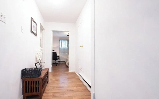 Rue Drolet 2-Bedroom Apartment