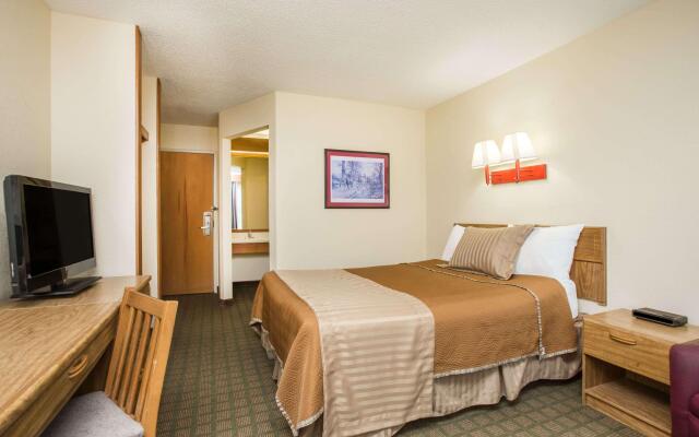 Travelodge by Wyndham Perry GA