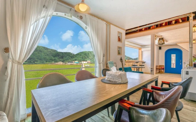 Ganghwa Yasaenghwacafe Pension