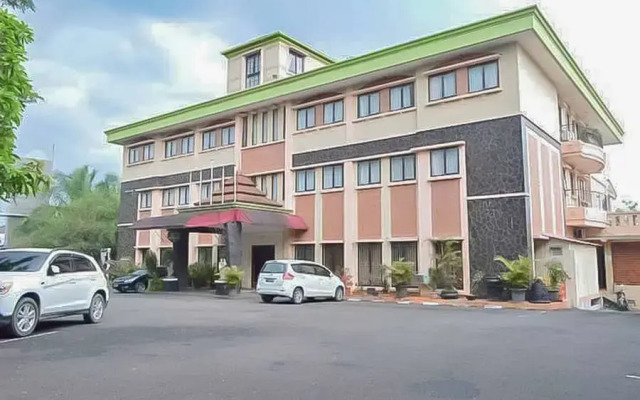 RedDoorz Premium @ Hotel Green Wattana Sentul