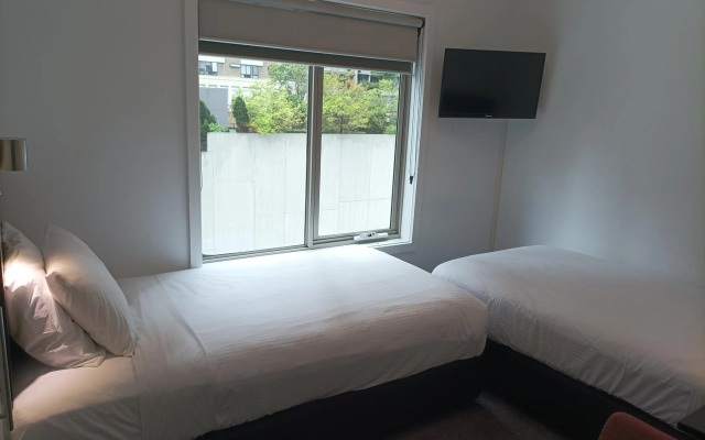 Alto Hotel on Bourke – Guest Rooms – Melbourne