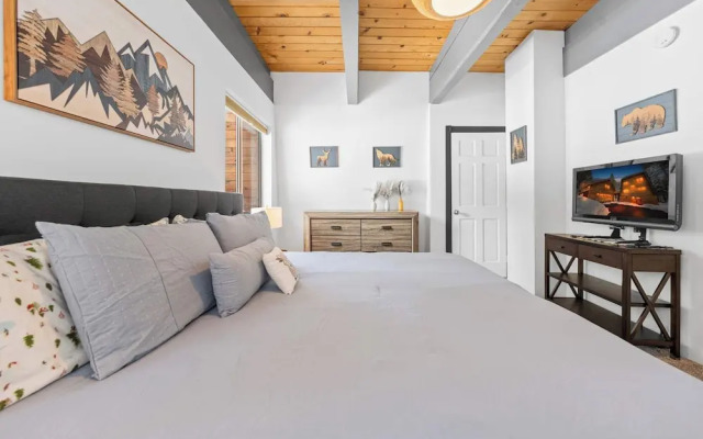 Tahoe City Retreat For 8!