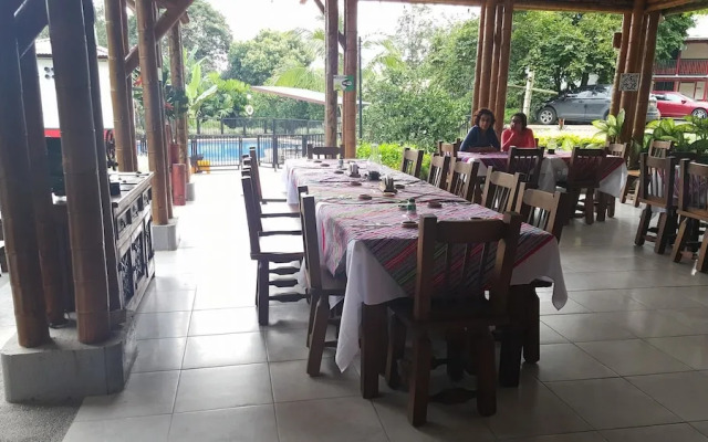 Hostal Portal del Samán