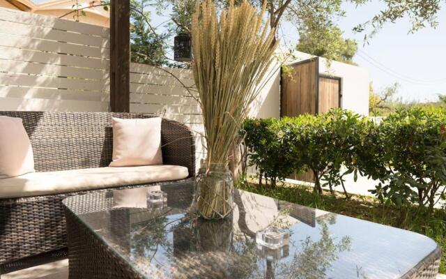 PIERINA HOUSE (by the Tsilivi beach)