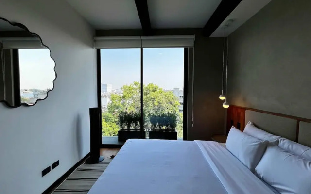 w Amazing 2BR With Elegant Balcony in Roma Nte