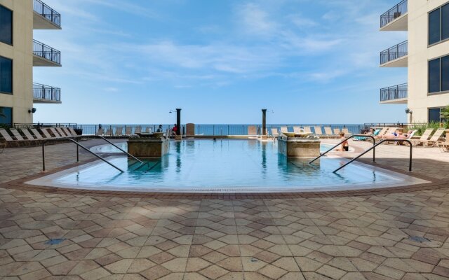 Across From The Beach! Near Pier Park & Dining! Sleeps 6! 2 BR / 2 BA!