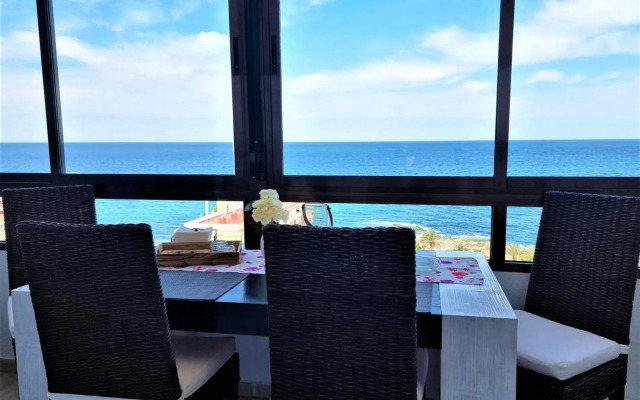 2-Schlafzimmer-Penthouse-Apartment mit frontalem Meerblick