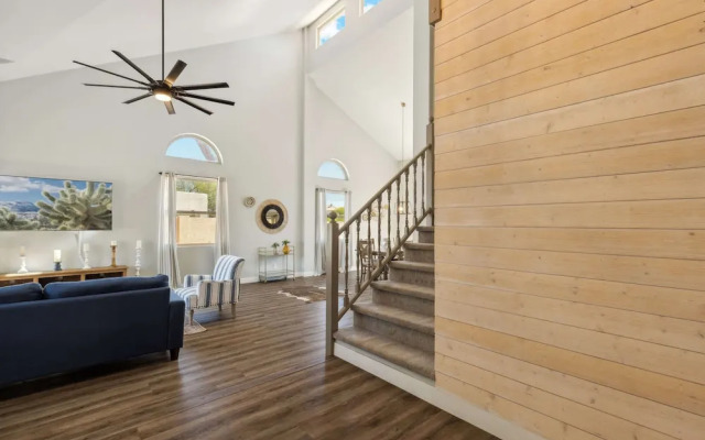 Red Mountain Retreat 5 BDR w/ Heated Pool!