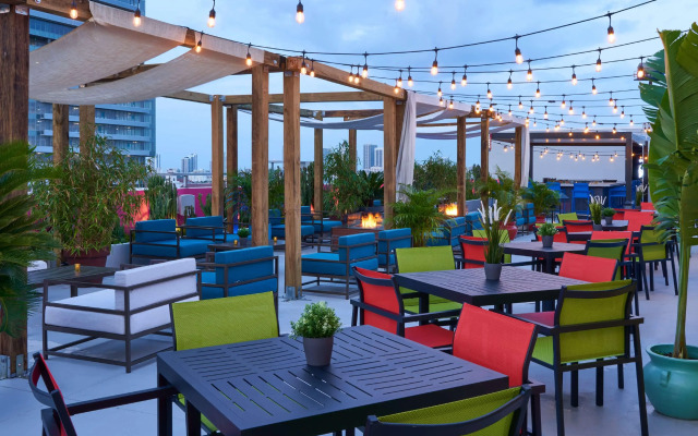 SERENA Hotel Aventura Miami, Tapestry Collection by Hilton