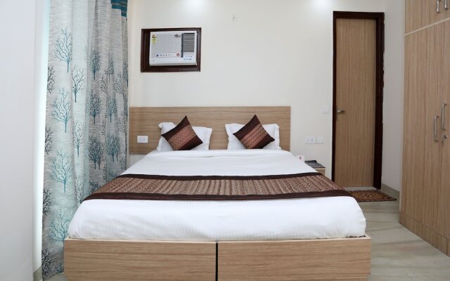 Oyo 9380 Near Artemis Hospital