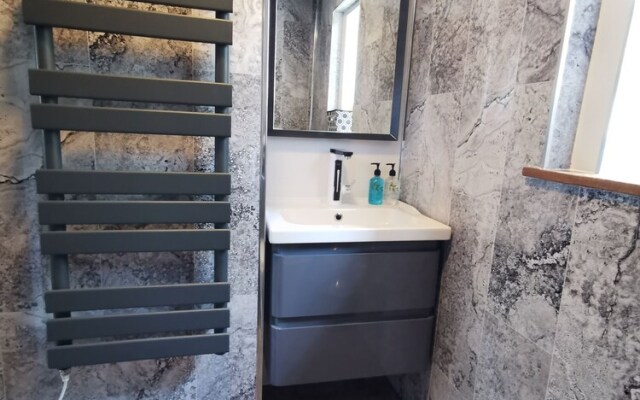 Dolweunydd Bed & Breakfast