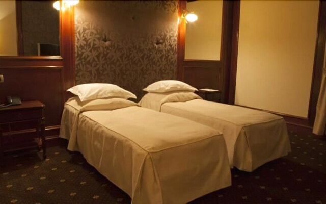 Select Hotel