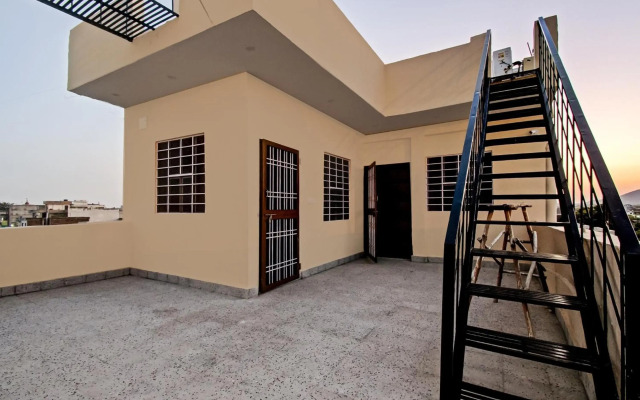 OYO Flagship 70066 Hotel Green Apple