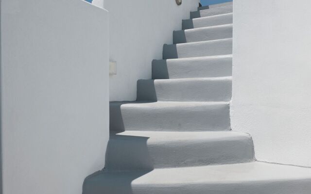 Oia Suites