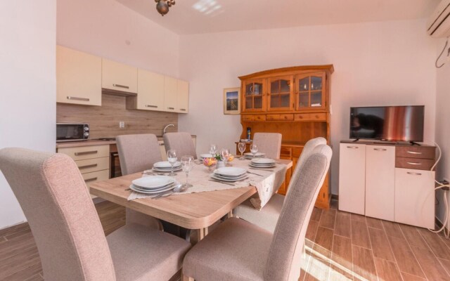 Nice Apartment in Drage With Wifi and 2 Bedrooms