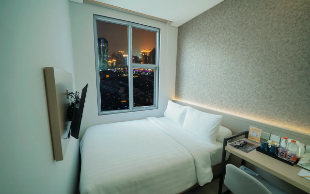 Front One Boutique Hotel Taman Anggrek – Guest Rooms – Jakarta