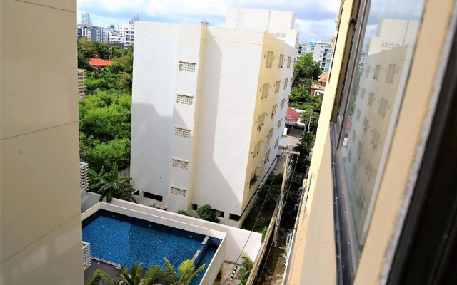 ThepThip ArtDeco Apartments